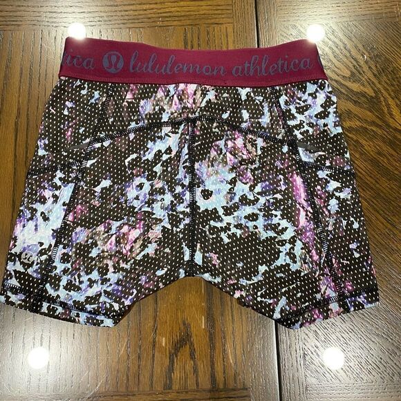 Lululemon What The Sport Short Floral Sport Tranquil Blue Multi / Dashing Purple - Picture 4 of 10